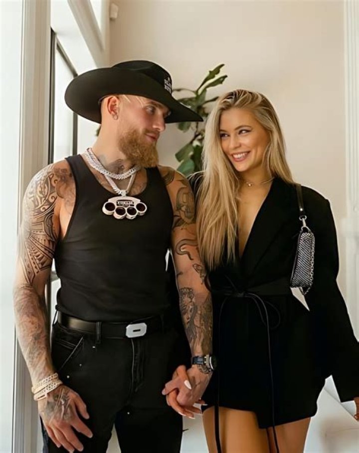 Alissa Violet Bio, Wiki, Age, Boyfriend, Jake Paul, Merch, YouTube, IG and Net Worth.