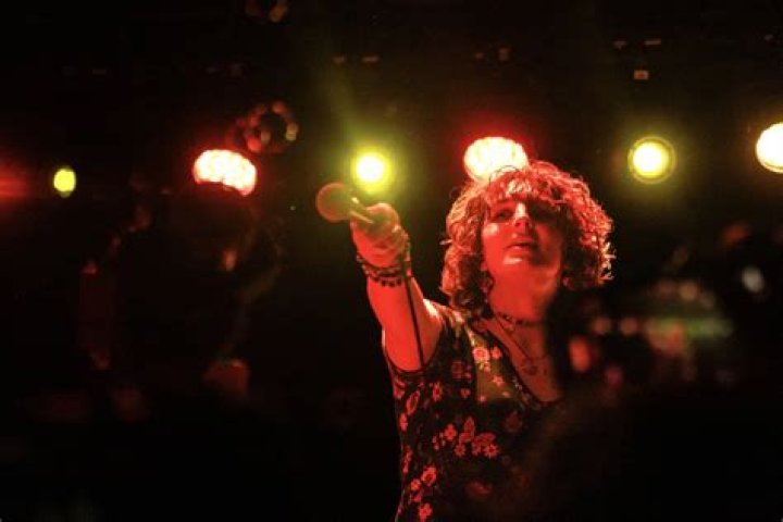 Caroline Manning Biography, Merch, Age, Songs, Lyrics, Hair and Address