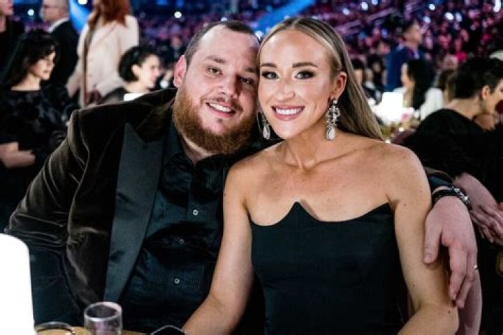 Nicole Hocking Bio, Wiki, Age, Height, Parents, Husband, Son, Career, and Net Worth.