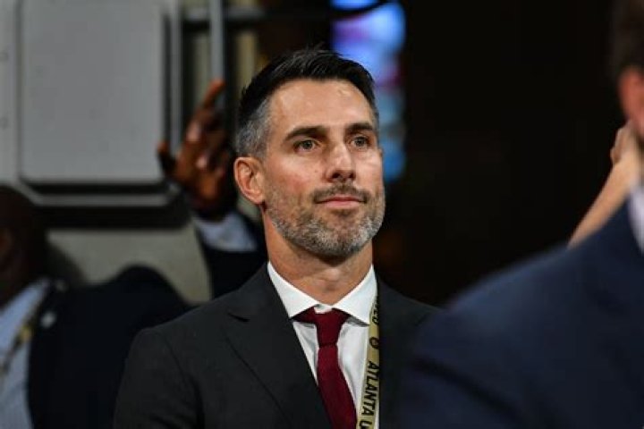 Who is Carlos Bocanegra? See Net-worth, Quote, Awards, Fact, Wiki